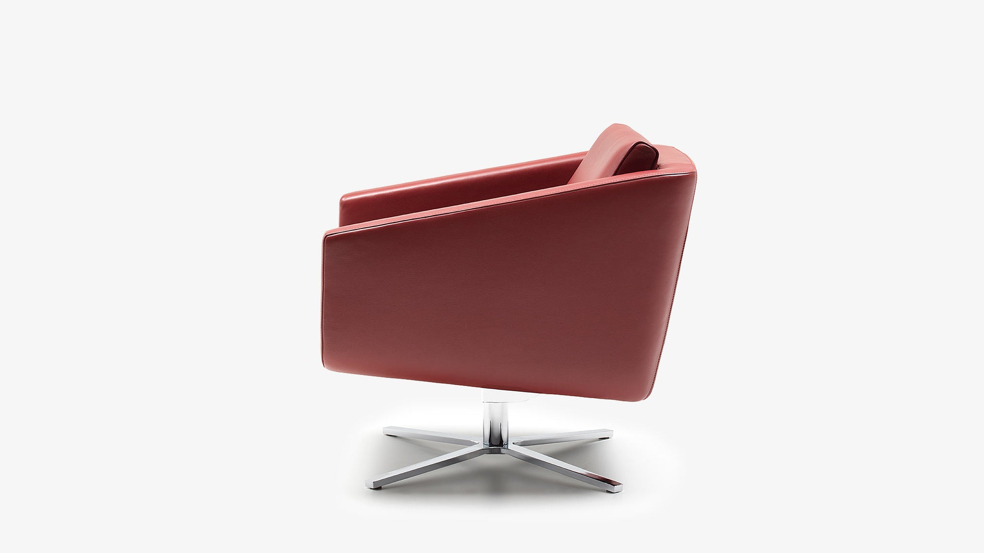 Roter Ledersessel, drehbar, von Frank Sitzmobel FSM, elegantes Design mit Metallfuß.