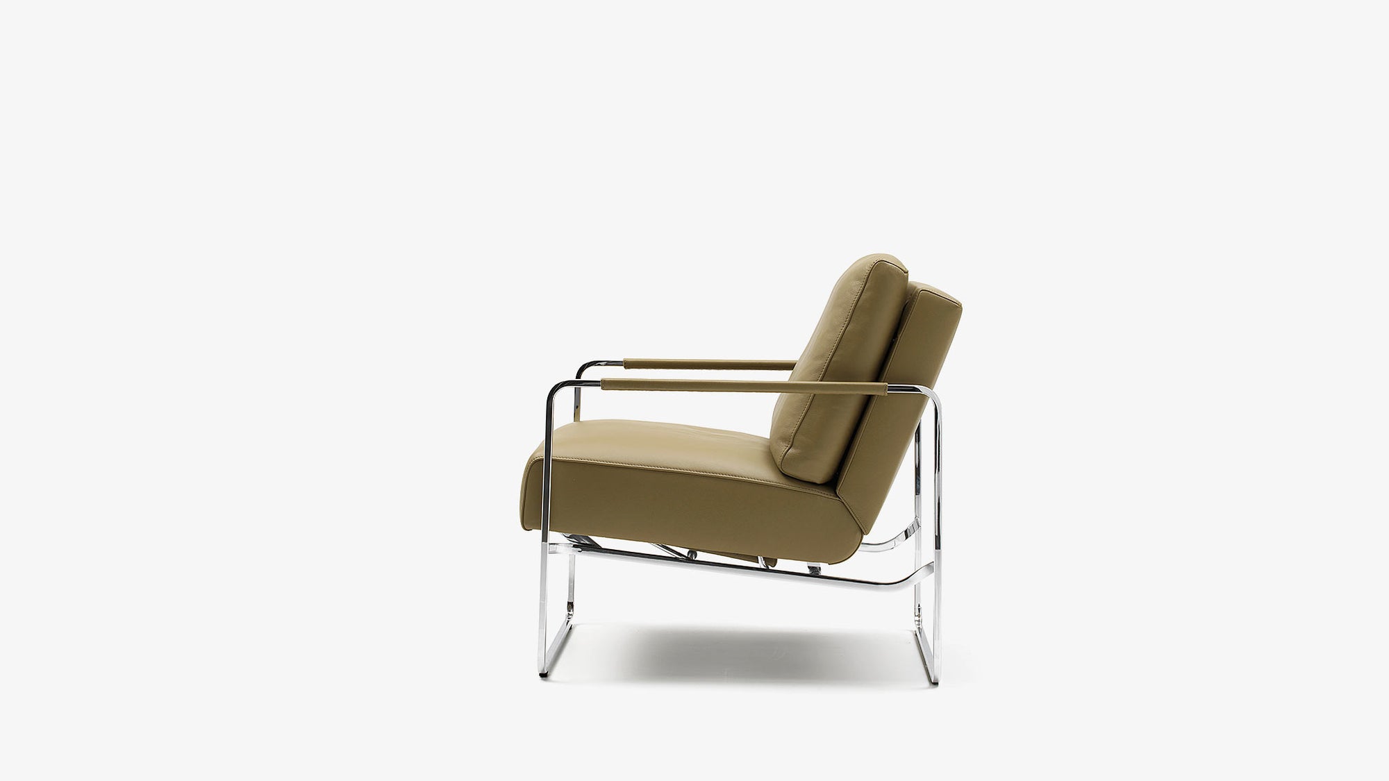 Beiger Ledersessel mit Chromgestell und Relaxfunktion von Frank Sitzmöbel FSM.