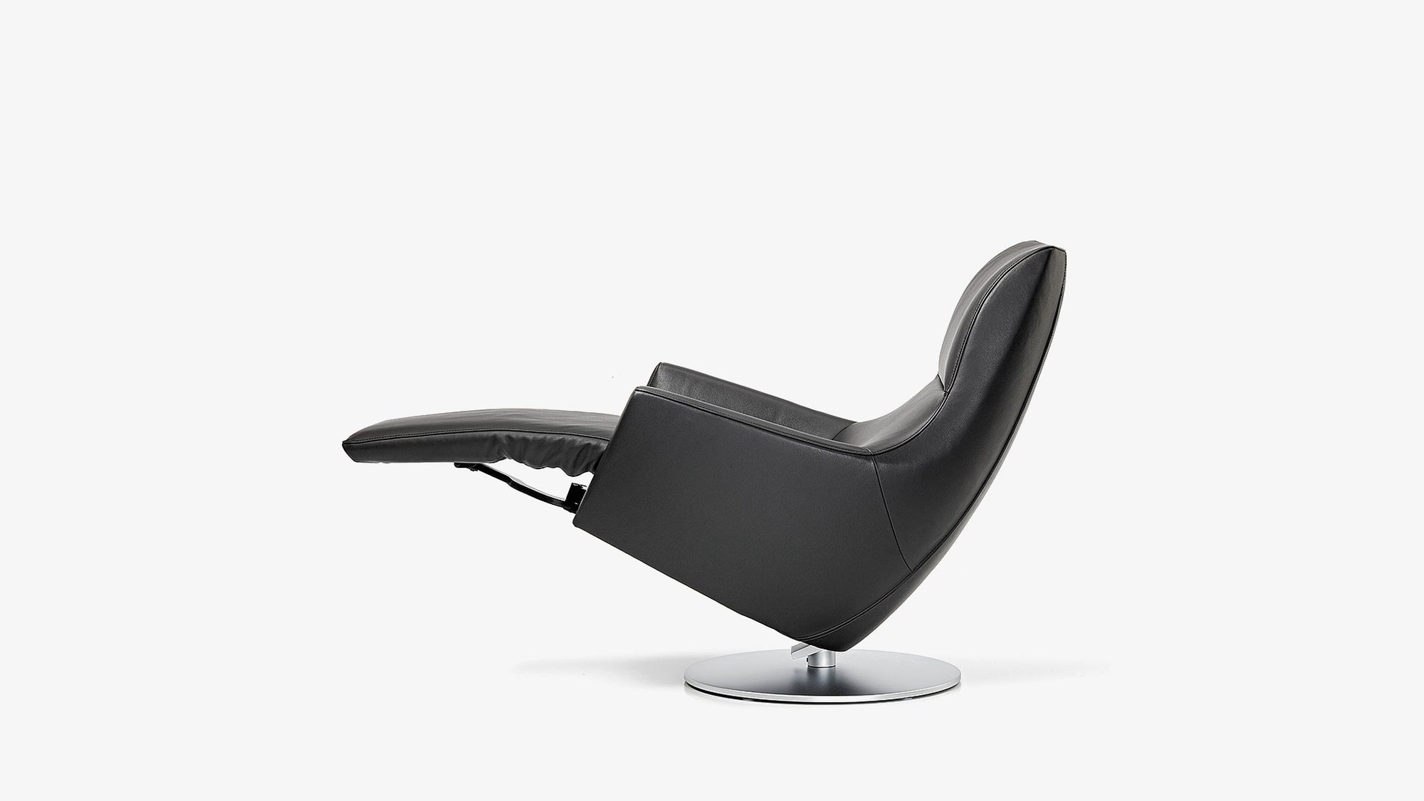 Schwarzer Ledersessel von Frank Sitzmöbel Fsm, drehbar mit Relaxfunktion, elegant und komfortabel.