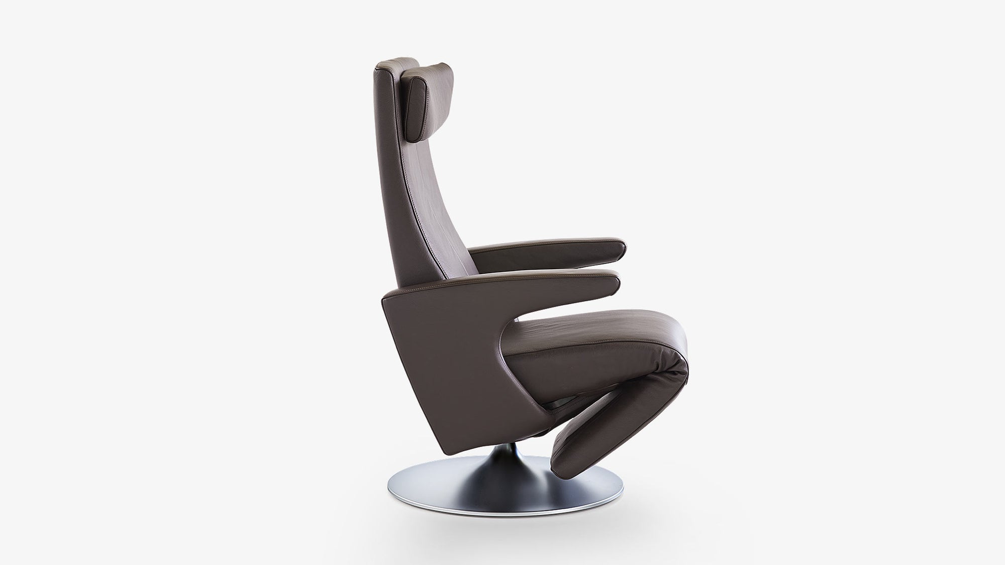 Brauner Ledersessel mit verstellbarer Kopfstütze von Frank Sitzmobel Fsm, ideal für Wohnzimmer.