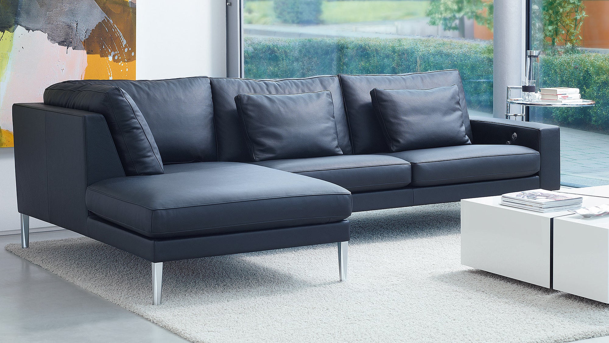 Dunkelblaues Ledersofa mit eleganter Linienführung von Frank Sitzmobel Fsm.