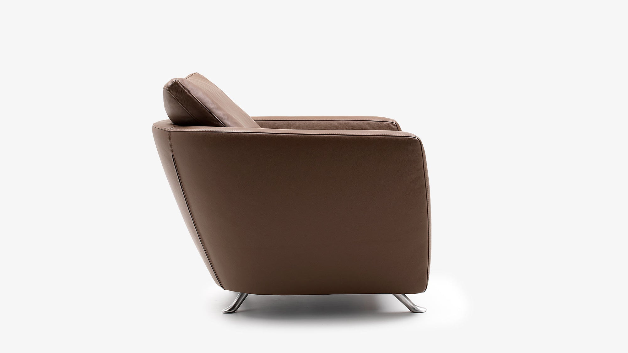 Brauner Ledersessel mit Metallfüßen von Frank Sitzmobel Fsm, ideal für stilvolle Wohnzimmer.