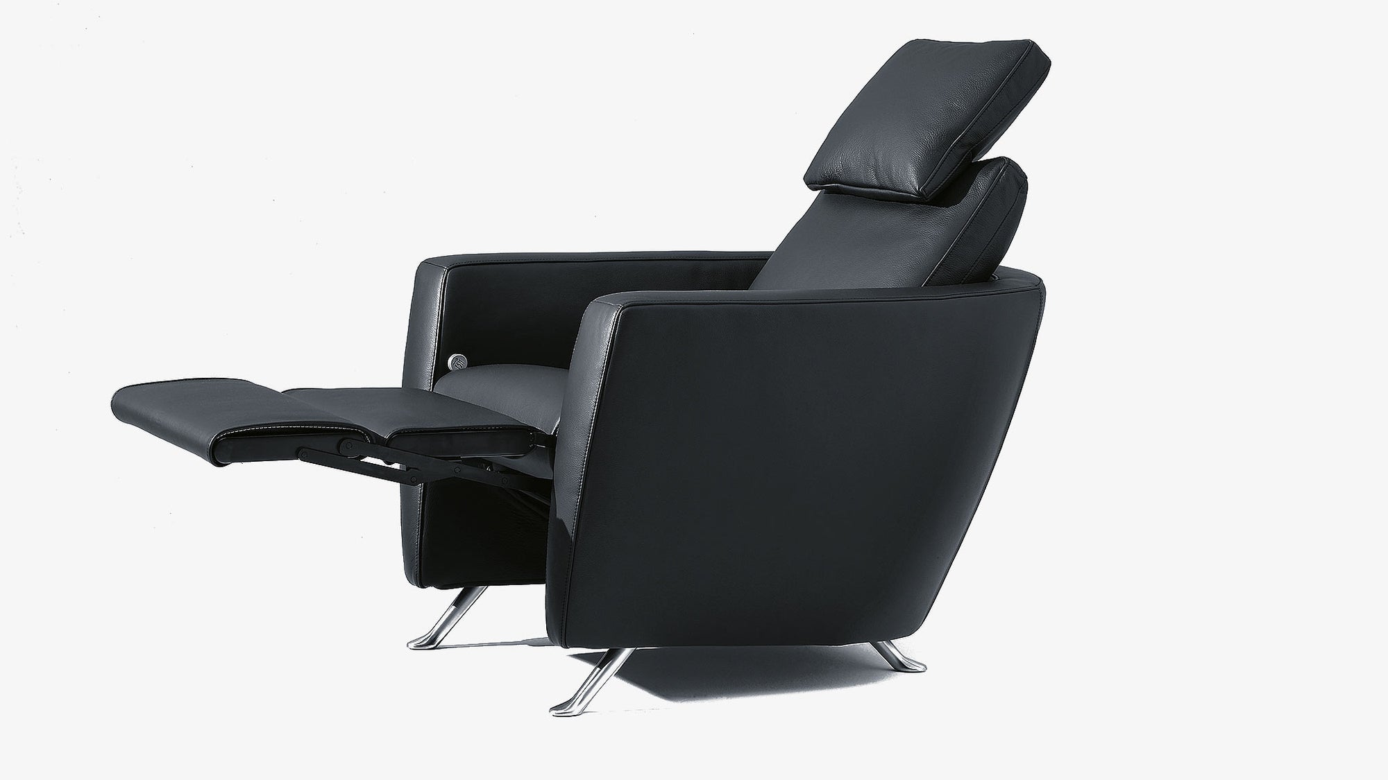 Schwarzer Ledersessel von Frank Sitzmobel Fsm mit verstellbarer Relaxfunktion und eleganter Kopfstütze.