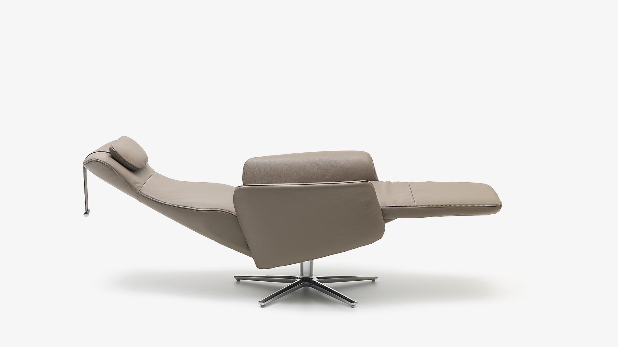 Beiger Ledersessel mit Relaxfunktion, drehbar, von Frank Sitzmobel Fsm, elegantes Design.