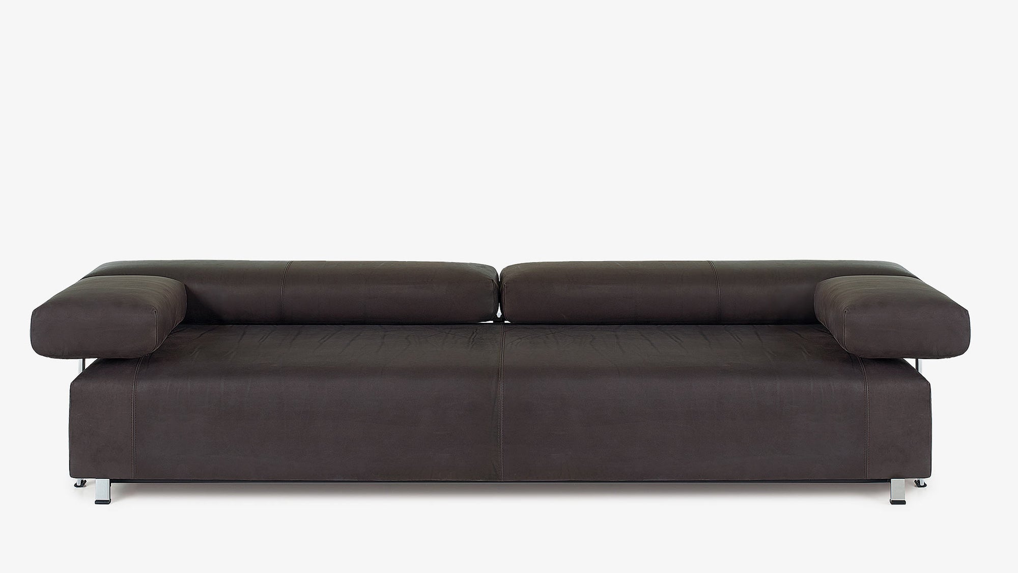 Braunes Ledersofa mit verstellbaren Armlehnen von Frank Sitzmobel Fsm, stilvoll und funktional.