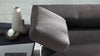 Ein graues Ledersofa mit verstellbarer Kopfstütze von Frank Sitzmobel Fsm.