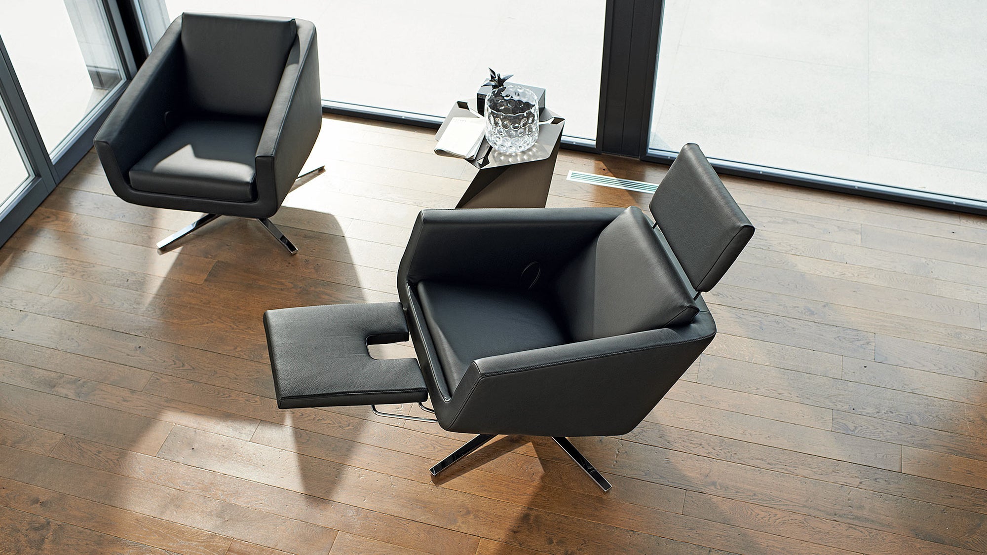 Schwarzer Ledersessel mit Relaxfunktion von Frank Sitzmobel Fsm, ideal für stilvolle Wohnzimmer.